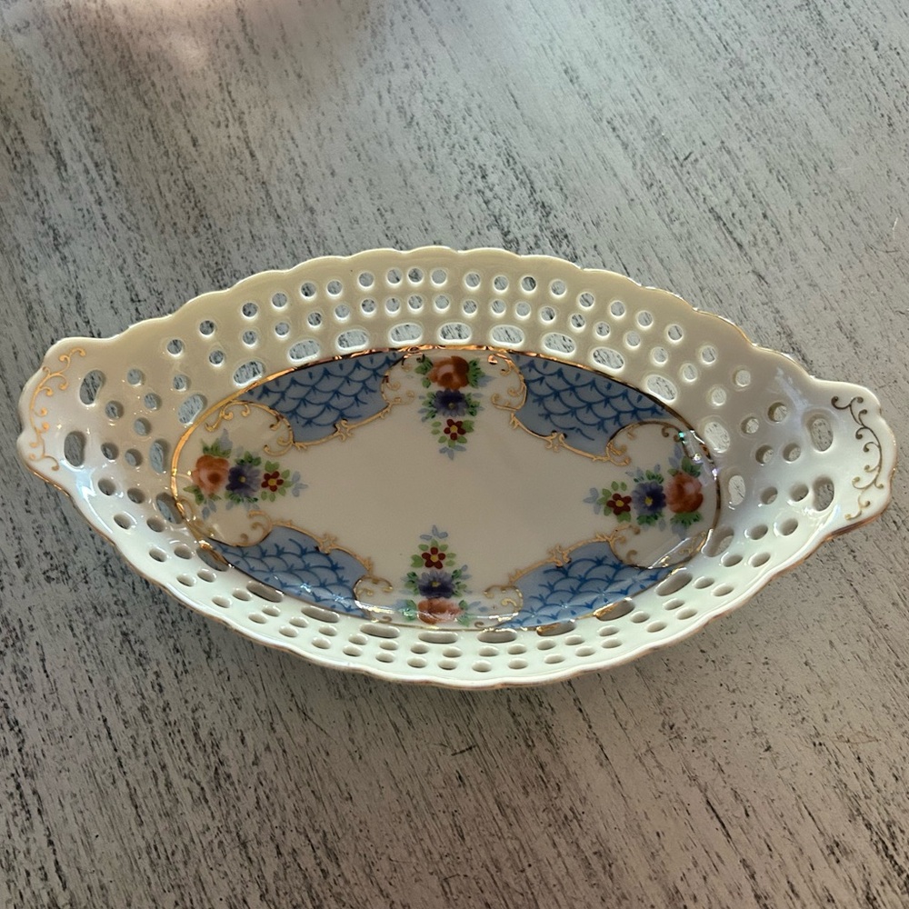 Vintage Made in Occupied Japan Porcelain Reticulated Candy Dish Bowl Gold Trim